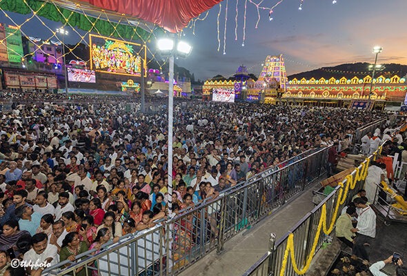 GARUDA-VAHANA-CROWD