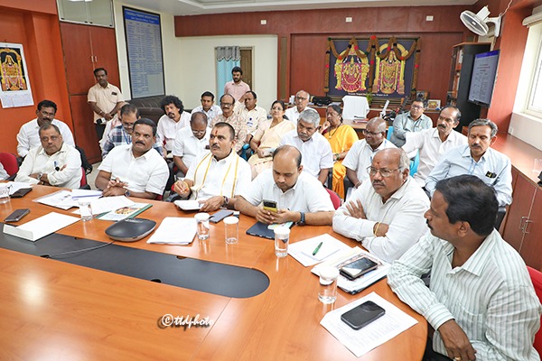 JEO-TPT-REVIEW-ON-SRI-PAT-BRAHMOTSAVAM-ARRANGEMENTS