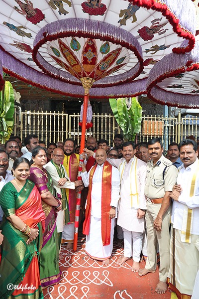 PRESENTATION-OF-UMBRELLAS-IN-TIRUMALA