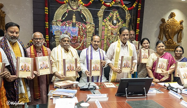 RELEASE-OF-SRIVARI-BRAHMOTSAVAAM-BOOKLETS-BY-CHAIRMAN-TTD1