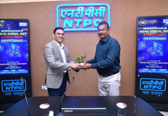 Shri S Madhu, CGM (Ash Management), NTPC welcomed Shri Amarendra Gupta, DGM, RBI (1)