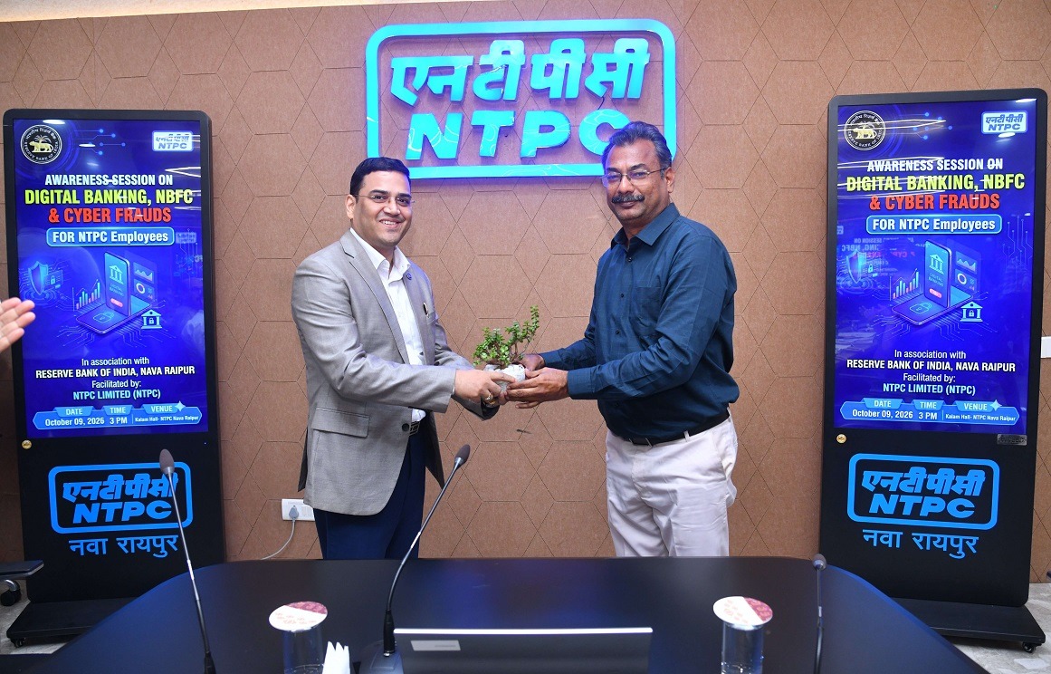 Shri S Madhu, CGM (Ash Management), NTPC welcomed Shri Amarendra Gupta, DGM, RBI (1)